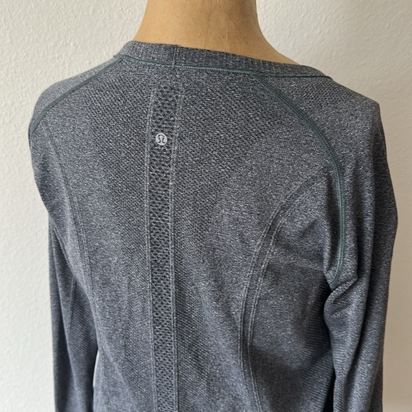 Lululemon 10 grey long sleeve Run Swiftly tech with thumb holes, great pre owned - Picture 2 of 7
